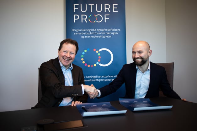 Frydenbø signs the FUTURE-PROOF poster