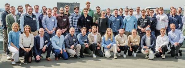 Gruppebilde av Team Frydenbø på toppen av Stoltzekleiven